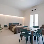 La Piazzetta 帕尔马迪蒙泰基亚罗