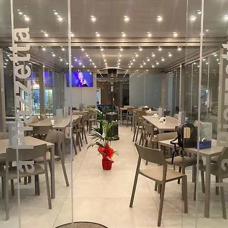 La Piazzetta 帕尔马迪蒙泰基亚罗
